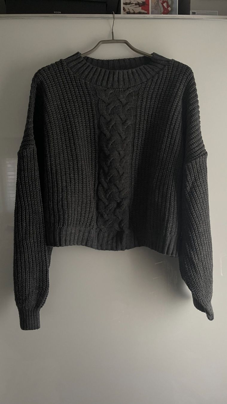 Pullover & Sweatshirts: Missguided Pullover grau – Gebraucht aus Lausen von sim_hgp6