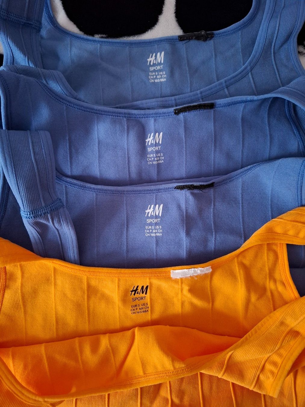 H&M Top: 4x Einfache Sport Top`s gr.S – Usato da Oberurnen venduto da rotty80 1