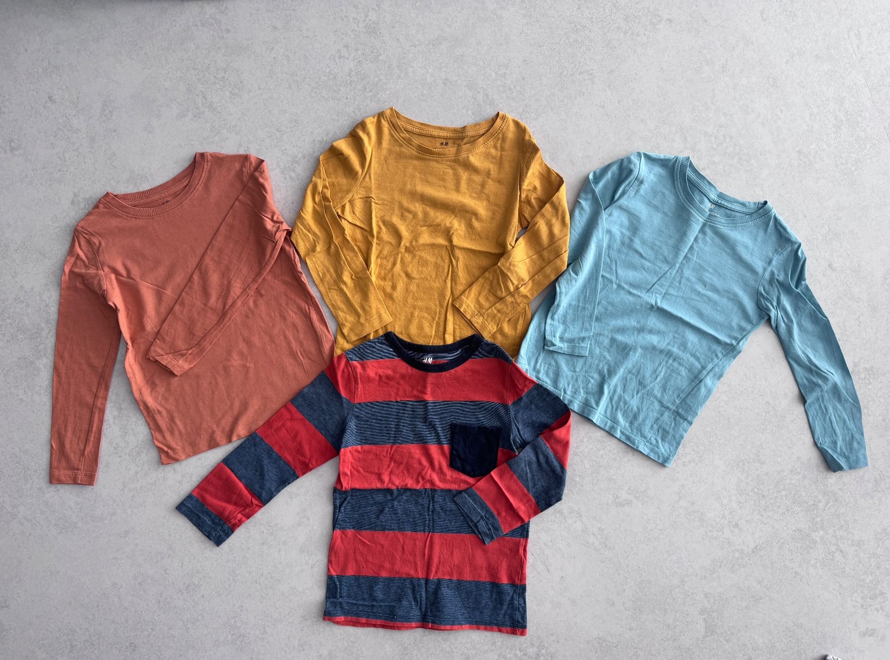 H&M Hemden, T-Shirts & Polos: Langarm T-Shirt Set 110/116 – Gebraucht aus Bonaduz von lut_6rts