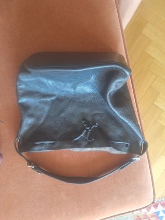 Wunderschöne Ledertasche schwarz mit Zugband sehr guter Zust