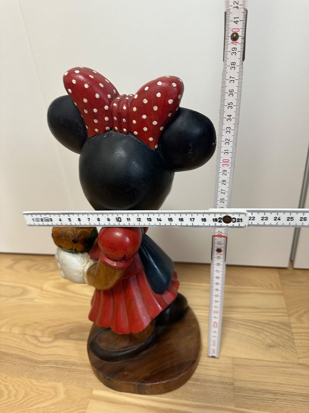 Statuette: Antike Mini Mouse Figur aus Holz – Usato da Zürich venduto da kuszi 1