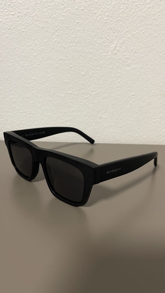 Givenchy Occhiali & Lenti: Stylish Givenchy Sunglasses - Black, Summer Ready! – Nuovo (secondo la descrizione) da Lugano venduto da cri_djb