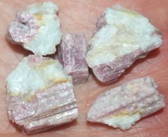 Deko Heilsteine L-2729 – Rosa Turmalin 14 Gramm