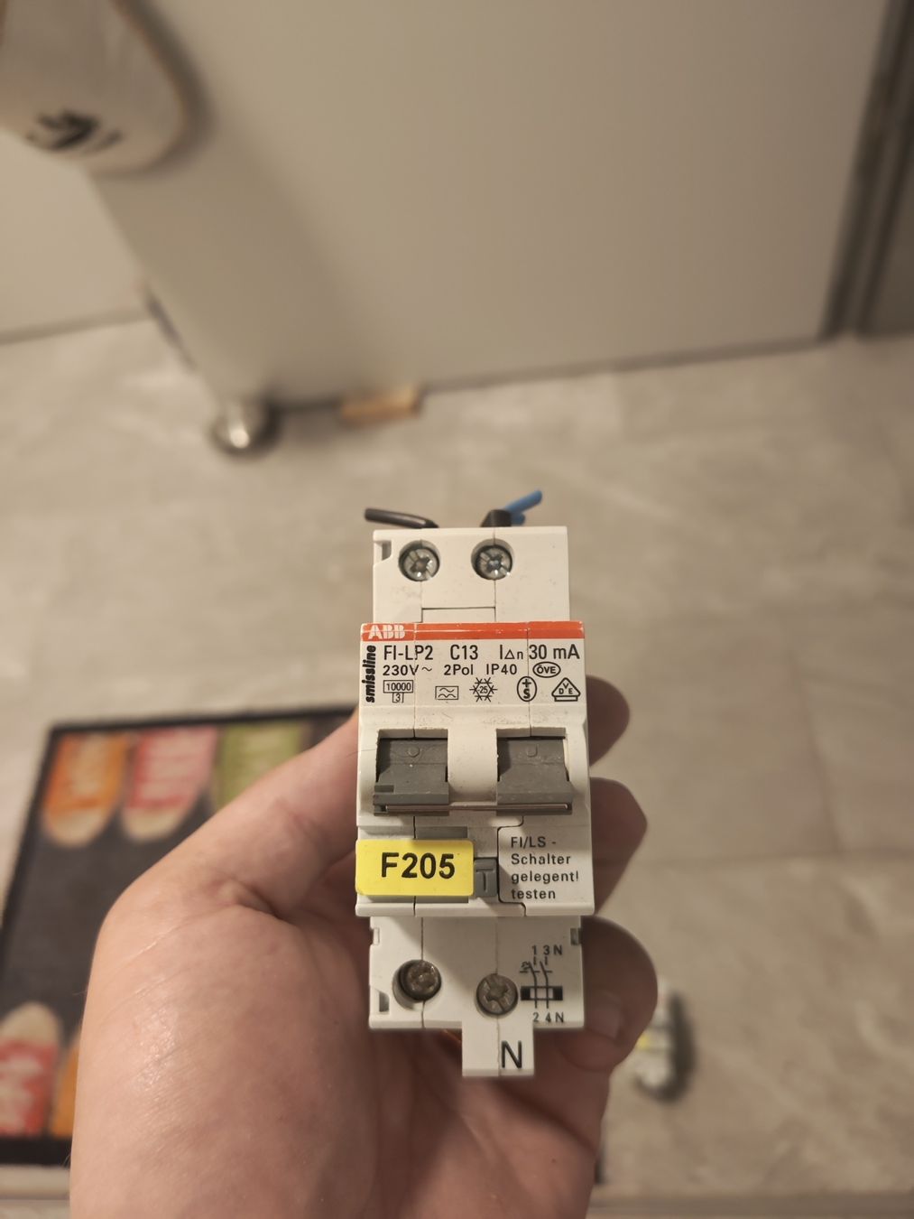 Componenti elettronici: ABB FI-LP2 Fehlerstromschutzschalter 230V C13 2Pol – Usato da Malters venduto da hab_pv6w