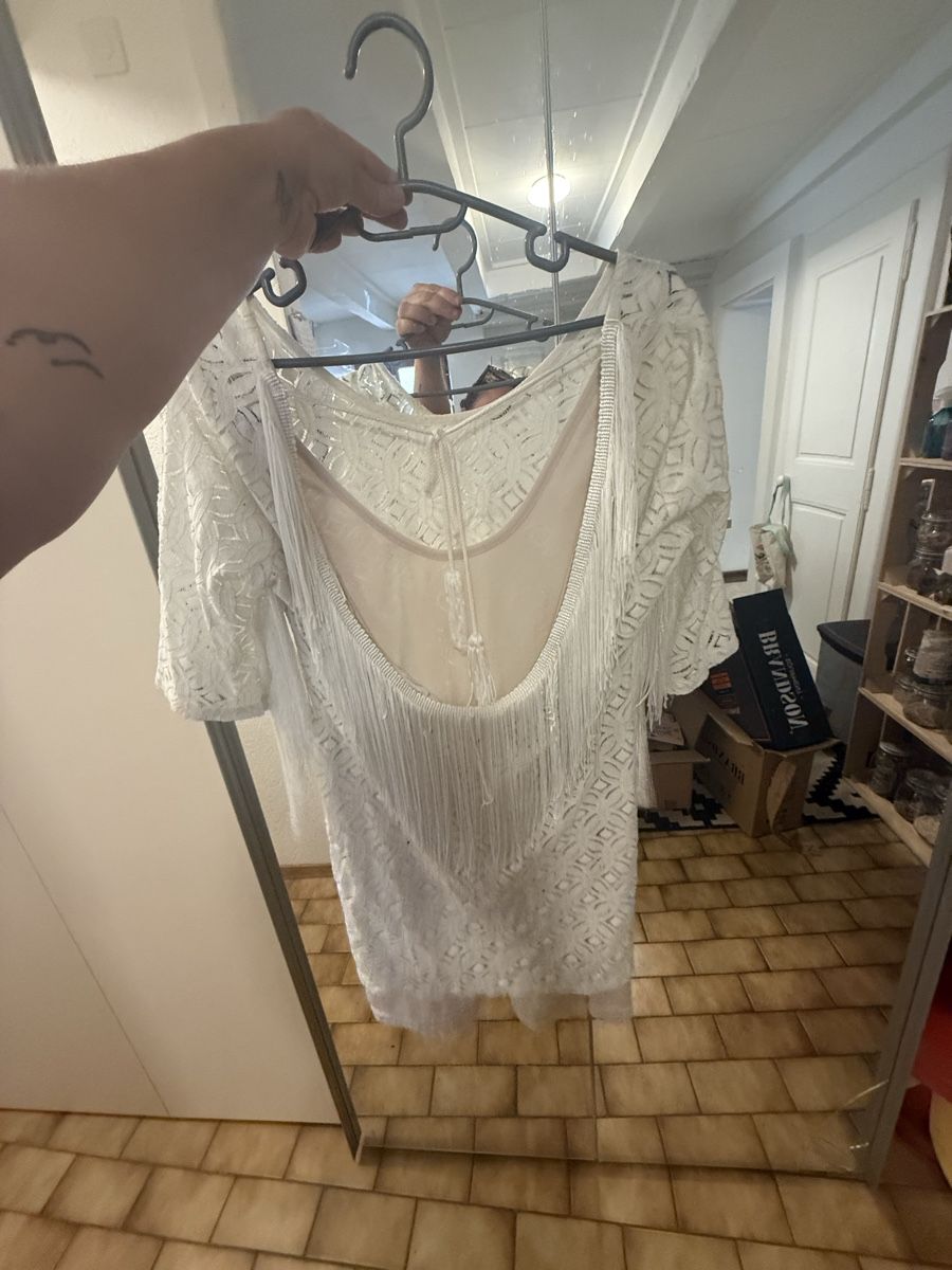 Vestiti: Robe blanche dentelle franges taille S bon état – Usato da Vevey venduto da lol_kfp8