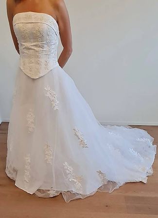 Weisses Hochzeitskleid Gr. 36/38 mit Zubehör