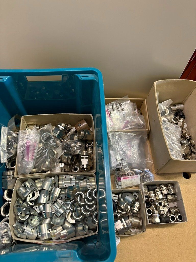 Elektronikbauteile: Elektronik-Lagerposten aus Liquidation – Neu und originalverpackt aus Steinhausen von X308 8