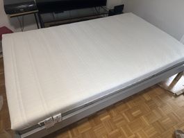 Bett gestell inkl. Lattenrost und Matratze