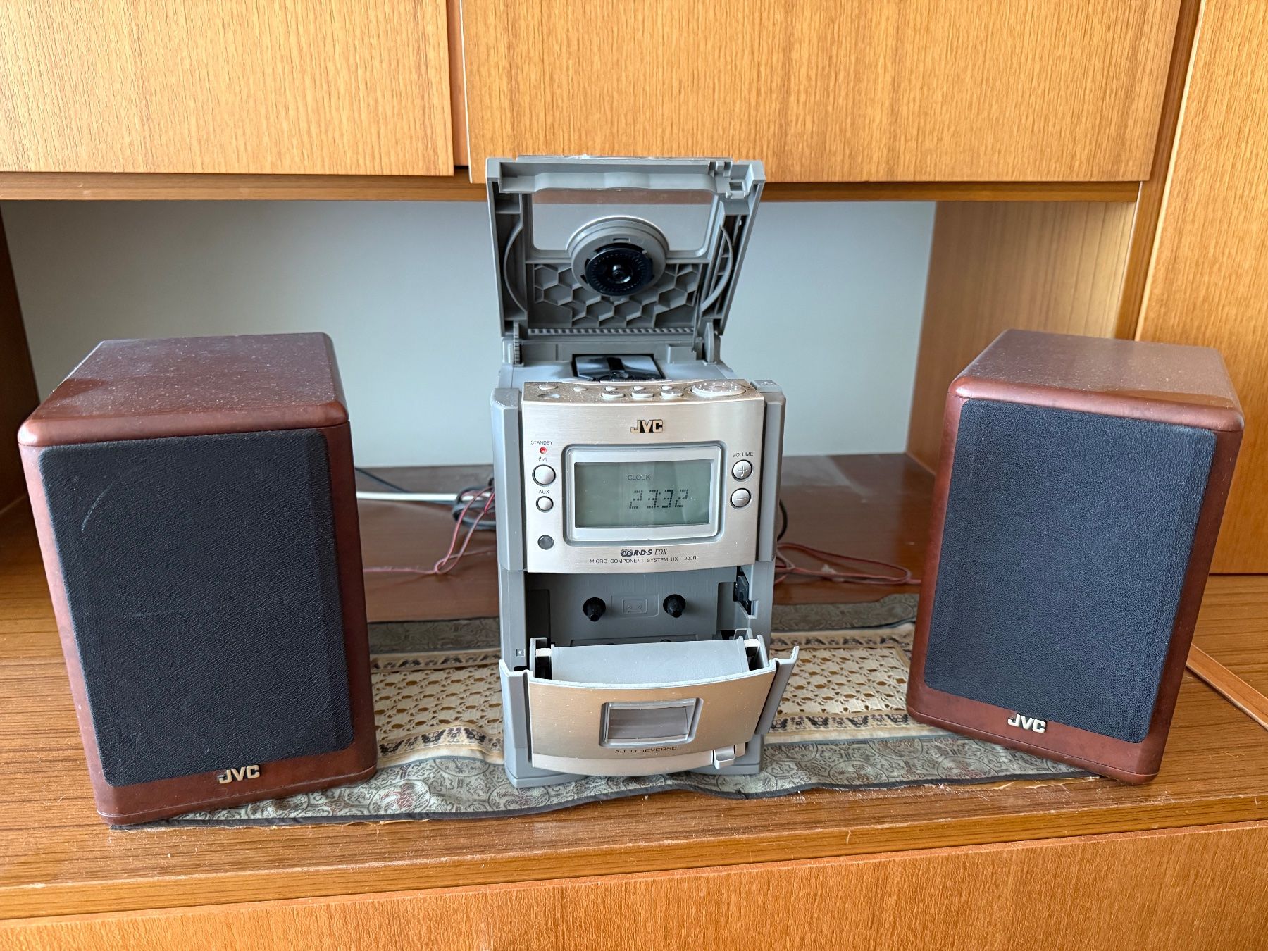 JVC Sistemi audio & multimediali: JVC Micro Component System UX-T200R mit 2 Lautsprecher-Boxen – Usato da Schlieren venduto da rom_7z6m 1