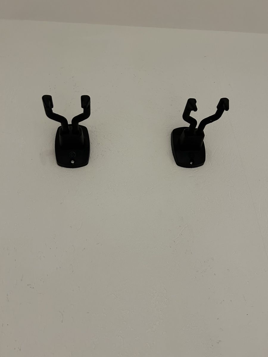 Fixations: 2 Gitarren-Wandhalter K & M – D'occasion à Kappel SO par Hasli12