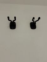 2 Gitarren-Wandhalter K & M