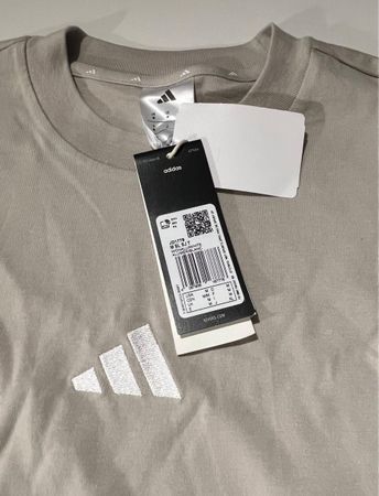 T-shirt Adidas, taille M, neuf avec étiquette, beige 👌