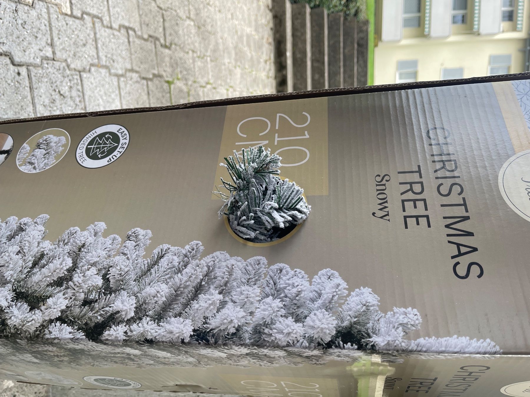 Toutes les décorations: Weihnachtsbaum 210 cm mit schnee – Neuf avec emballage d'origine à Sins par pau_m9bb