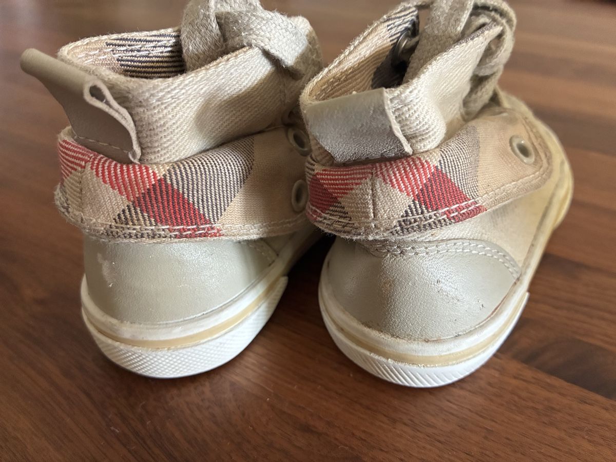 Burberry Scarpe per ragazzi: Burberry Babyschuhe Grösse 20 – Usato da Stallikon venduto da shop100 3