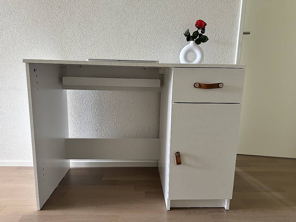 Scrivanie: Bürotisch zu verkaufen / CHF 49. – Usato da Malters venduto da frangecko 2