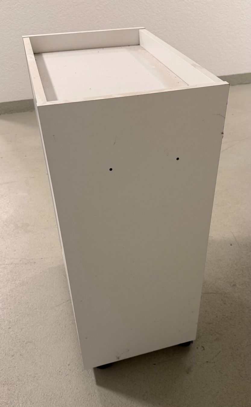 Cassettiere: Kleinmöbel Kästli weiss auf Rollen – Usato da Herisau venduto da Zyrtaka 3