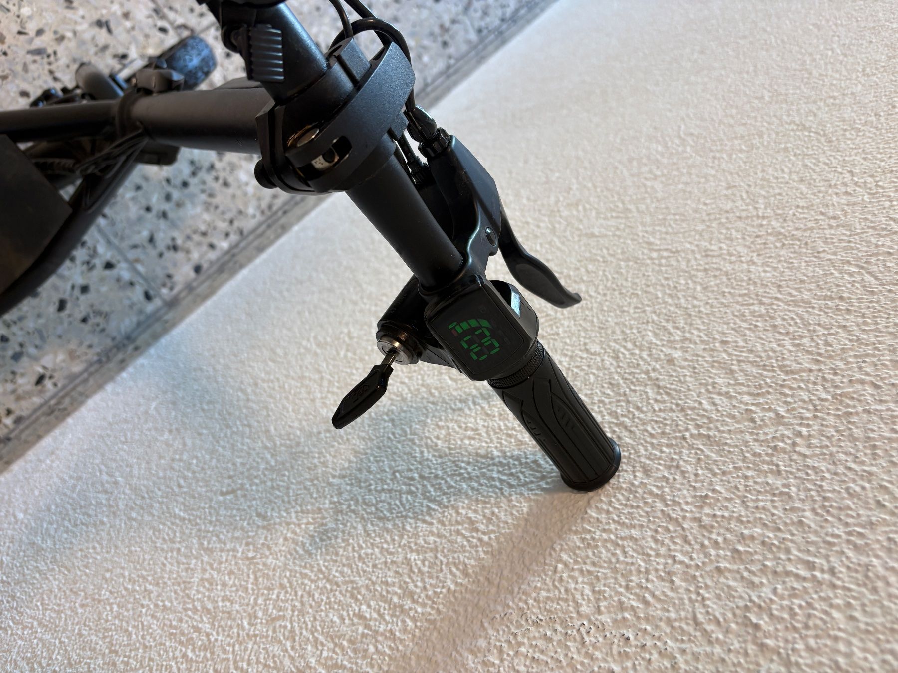 Veicoli elettrici: E-roller/ Escooter – Usato da Hombrechtikon venduto da ina_n8gz