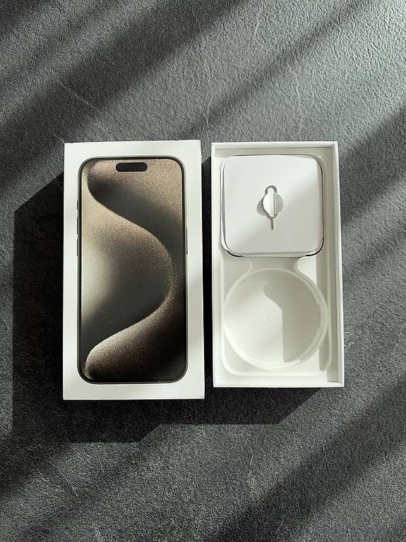 Telefoni cellulari / Smartphones: iPhone 15 Pro, 256GB – Usato da Egerkingen venduto da vir_whl6 3