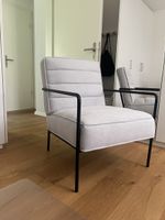 Schöner hellgrauer Sessel