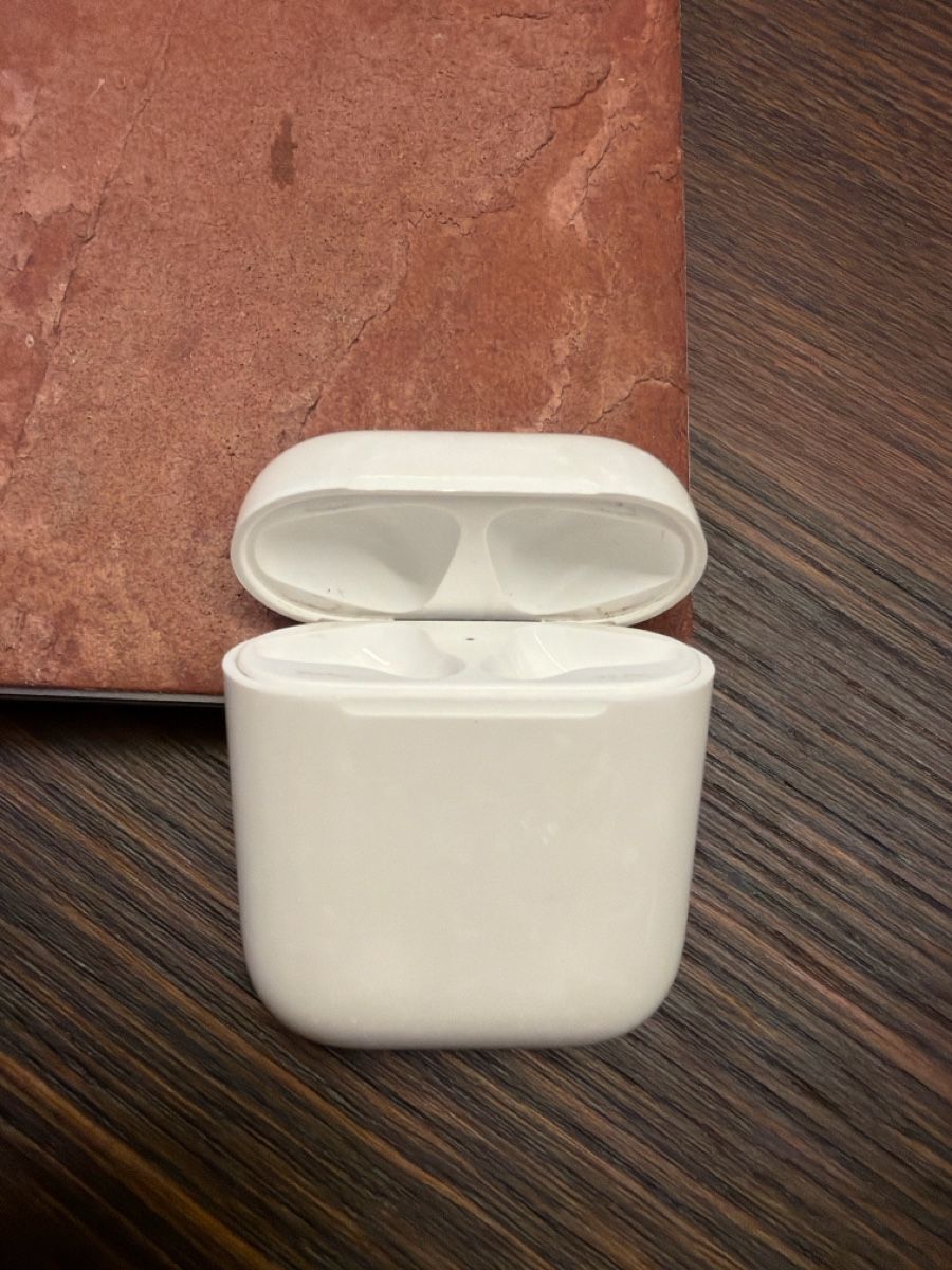 Apple Caricabatterie: Apple AirPods Ladecase 1. Generation – Usato da Bern venduto da jeanine_bieri 3