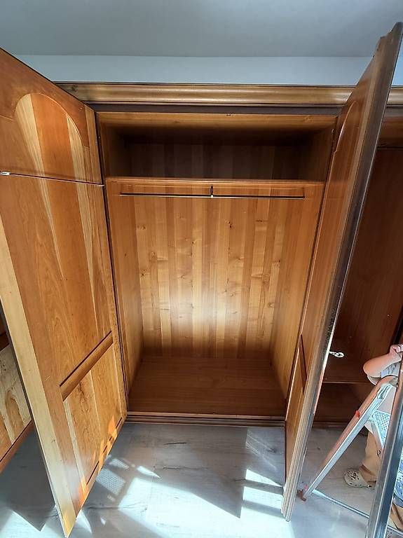 Schränke: Kirschbaum Kleiderschrank 1984 – Gebraucht aus Neuhausen am Rheinfall von mae_2kzr 1