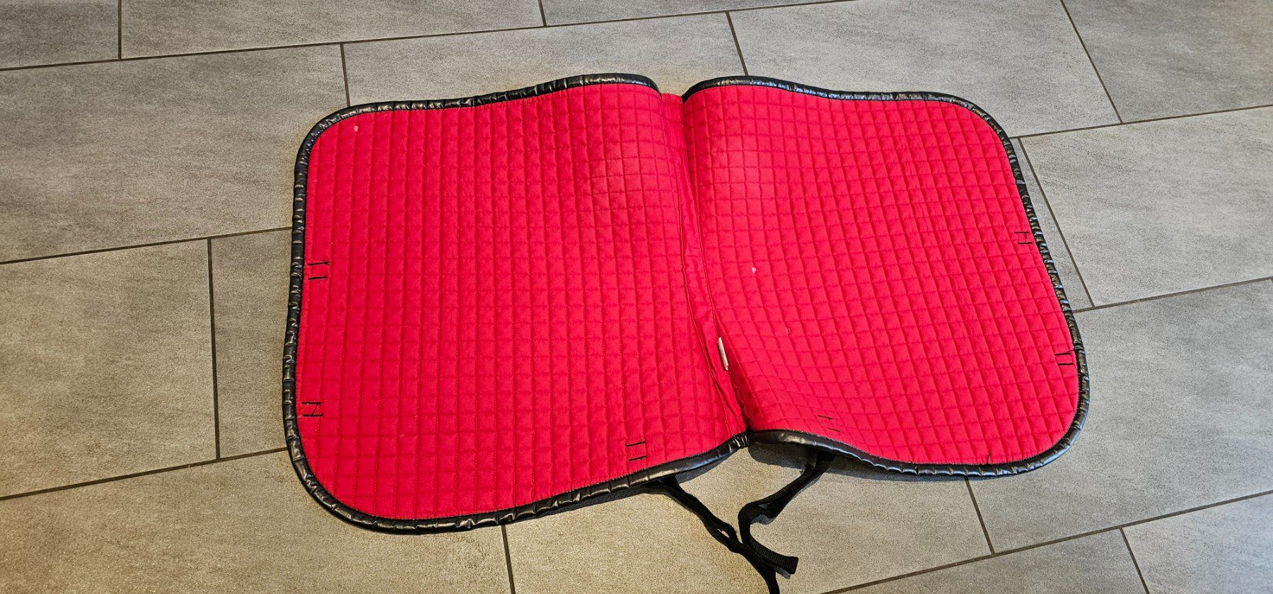 Eskadron Coperte: Diverse Schabracken in verschiedenen Farben – Usato da Herznach venduto da tel_c9y5 5
