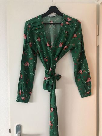 &Other Stories Wickelbluse Chemisier croisé vert