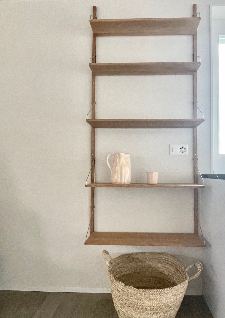 Scaffali: Wandregal, Library by FRAMA mit 5 Tablaren, Eiche geölt – Usato da Uhwiesen venduto da malerbis