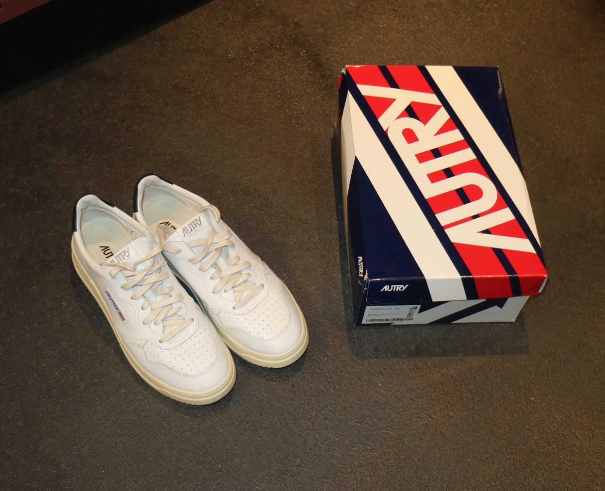 Autry Herrenschuhe: AUTRY MEDALIST SNEAKER GR. 44 (LEDER) – Gebraucht aus Domat/Ems von Ursin81