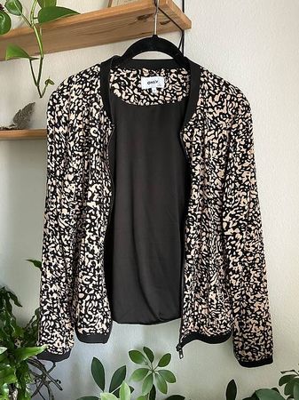 Blouson / Kurzjacke von ONLY; Gr. 36