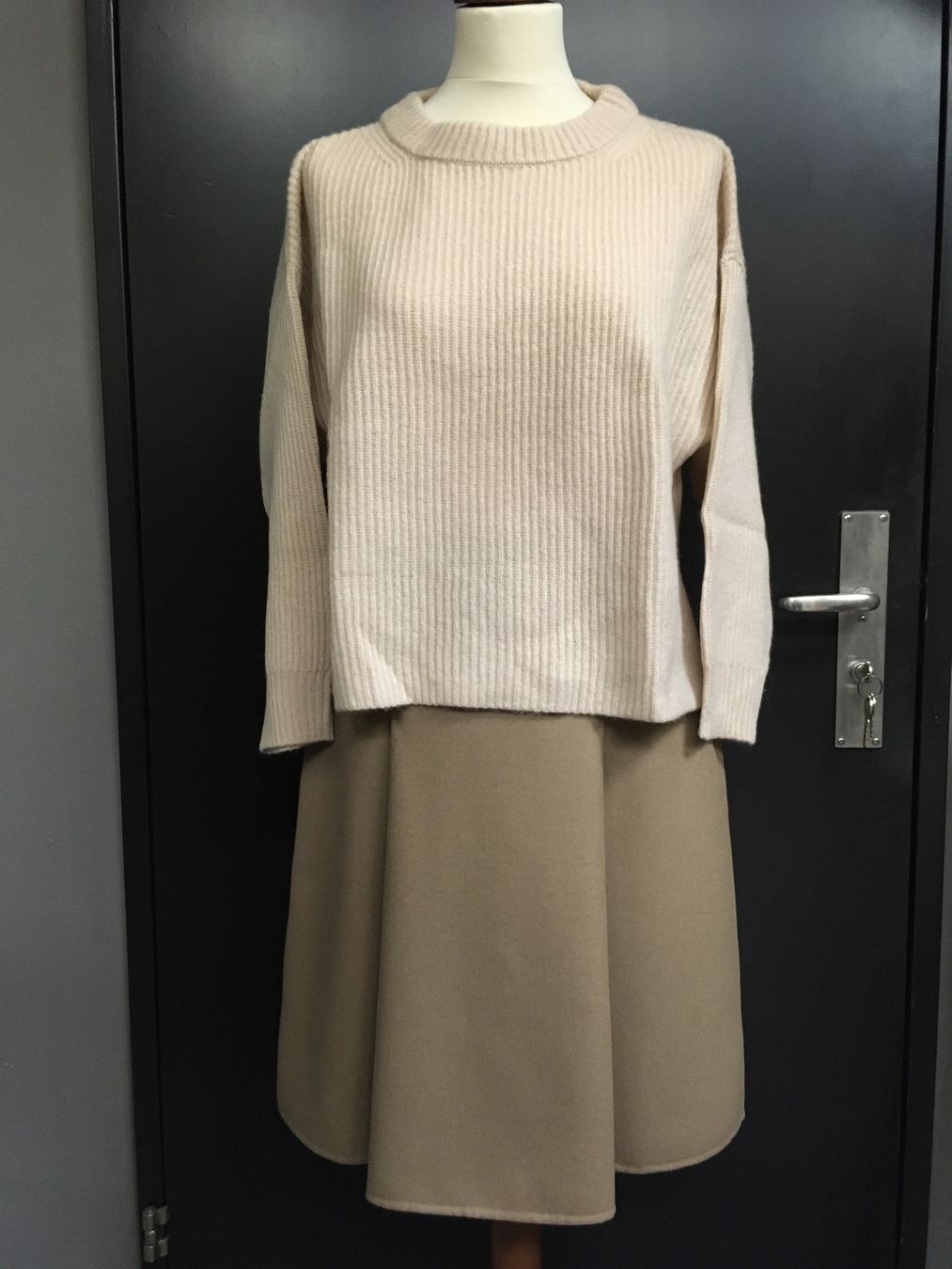 Max Mara Maglioni & Felpe: Max Mara Weekend LA Strick Pullover Lotus beige Gr M neu – Nuovo e nell'imballaggio originale da Zürich venduto da rar_b2y9 4