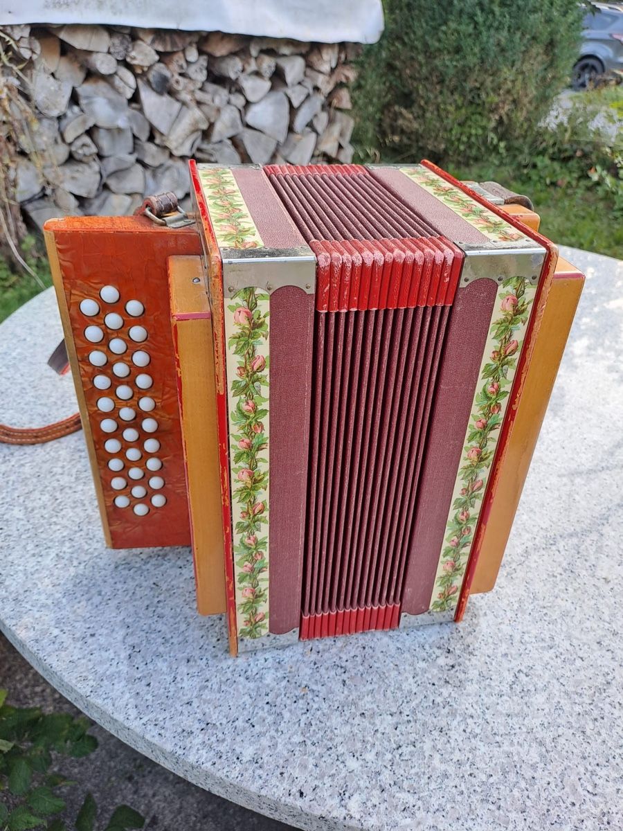 Musikinstrumente: Accordéon diatoniques  – Gebraucht aus Domdidier von HA92