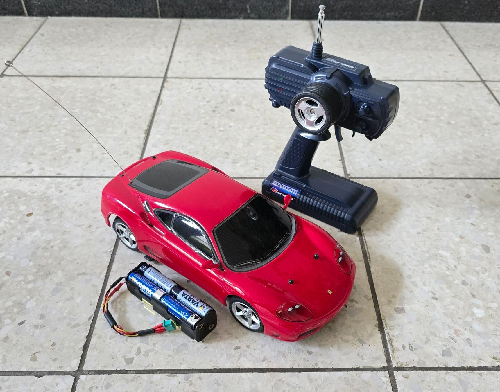 Modellismo RC: Carisma RC-Auto im Ferrari-Design – Difettoso da Wallisellen venduto da adrian.w.19 2