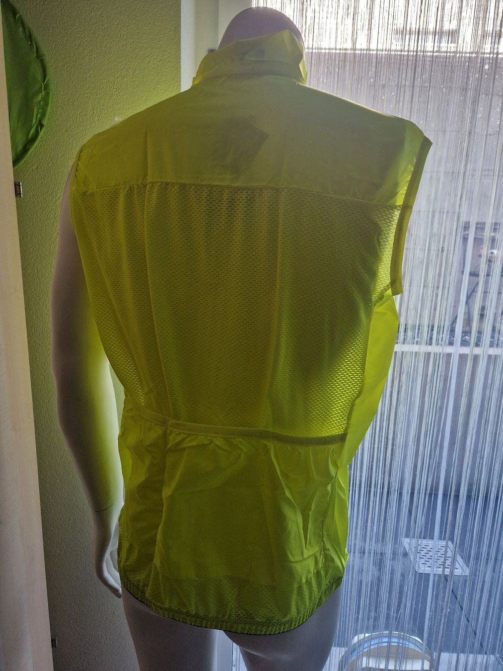 Canottiere & Pantaloni: Gelber Windstopper, Grösse XL – Nuovo (secondo la descrizione) da Oberglatt ZH venduto da Pacos2000 1