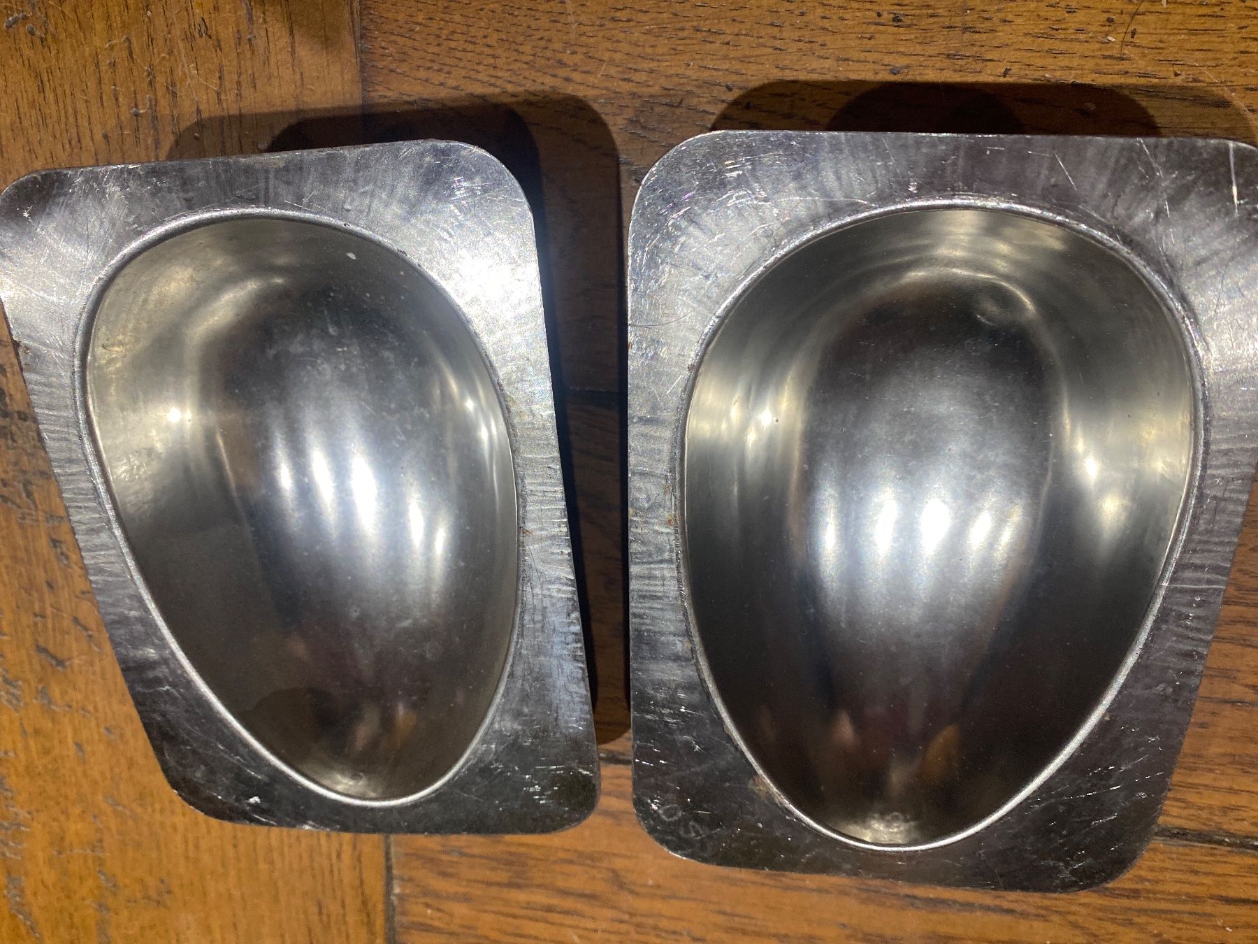 Teglie da forno: Moule chocolat œuf 12cm – Usato da Lajoux JU venduto da Briard0 1