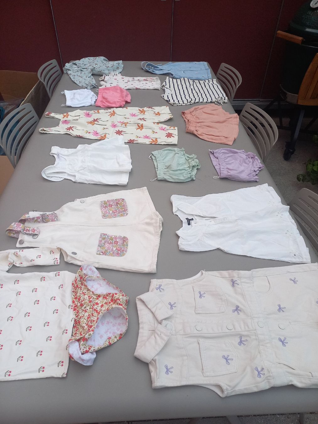 Zara Lotti & Set di vestiti: Diverse Kinderkleider Mädchen 1.5-2.5 Jahre – Usato da Kilchberg ZH venduto da Fast-Forward