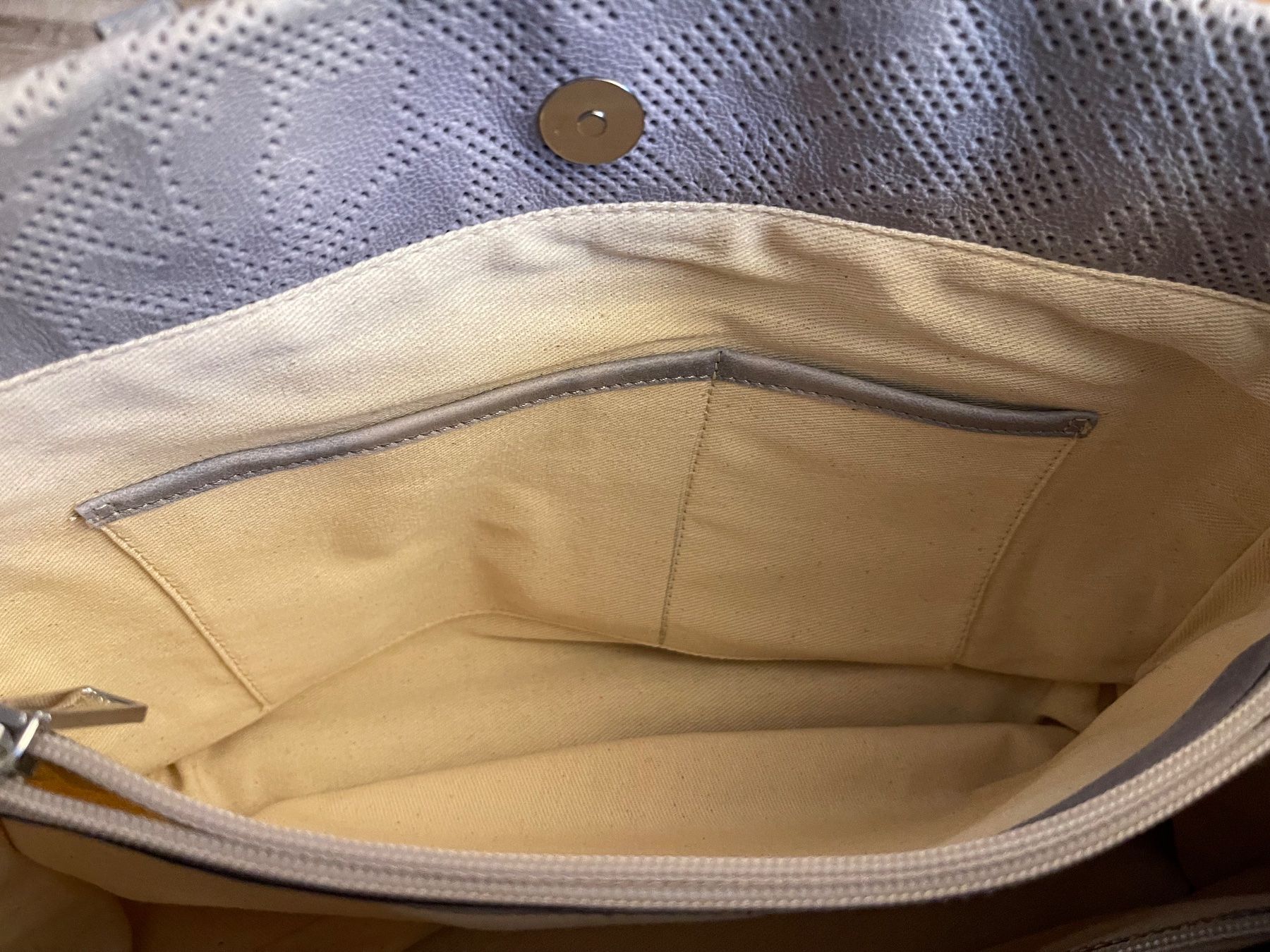 Abro Borse da donna: ABRO Handtasche, hellgraues, gelochtes Leder – Usato da Meggen venduto da tulipe21 2
