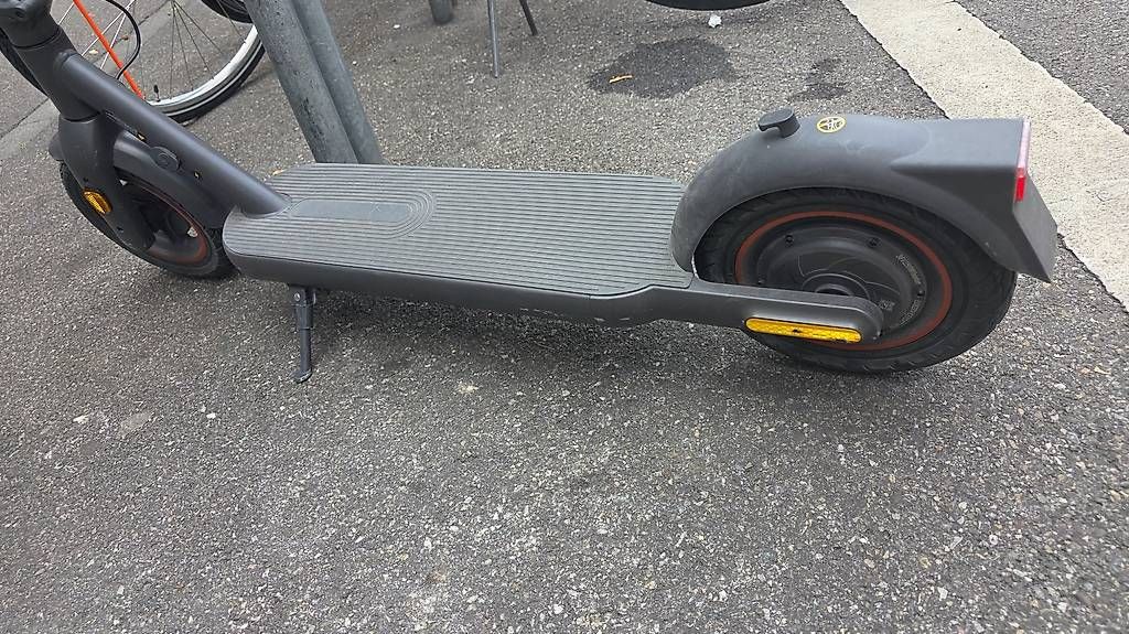 Scooter: E Scooter zu verkaufen  – Usato da Zürich venduto da 551155 2