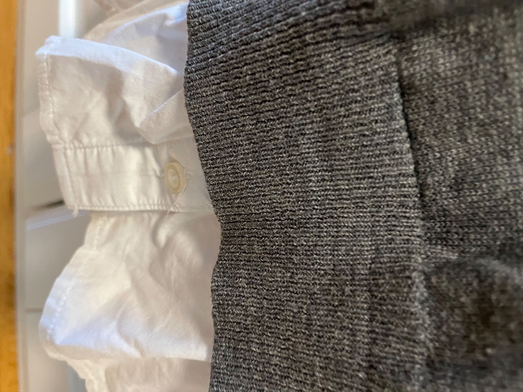 Maglioni & Felpe: Sweatshirt grau mit integrierter Bluse,  Gr.S – Usato da Arlesheim venduto da Eli_77 3