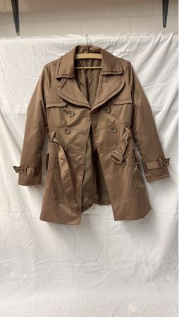 Klassischer Trenchcoat in Camel – Perfekt für den Herbst!