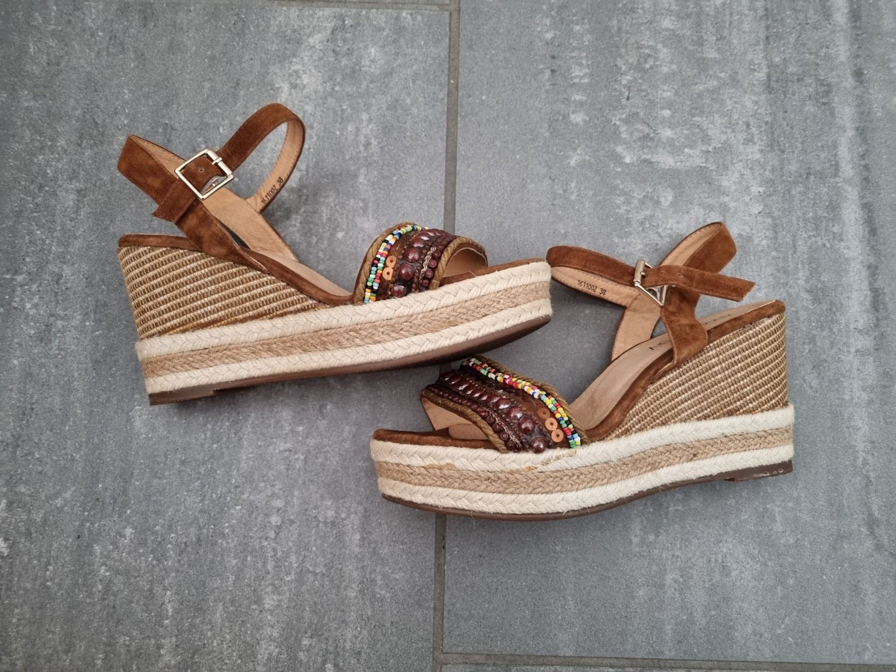 Scarpe da donna: Sandalen Gr. 38 – Usato da thalwil venduto da Raishin720 1