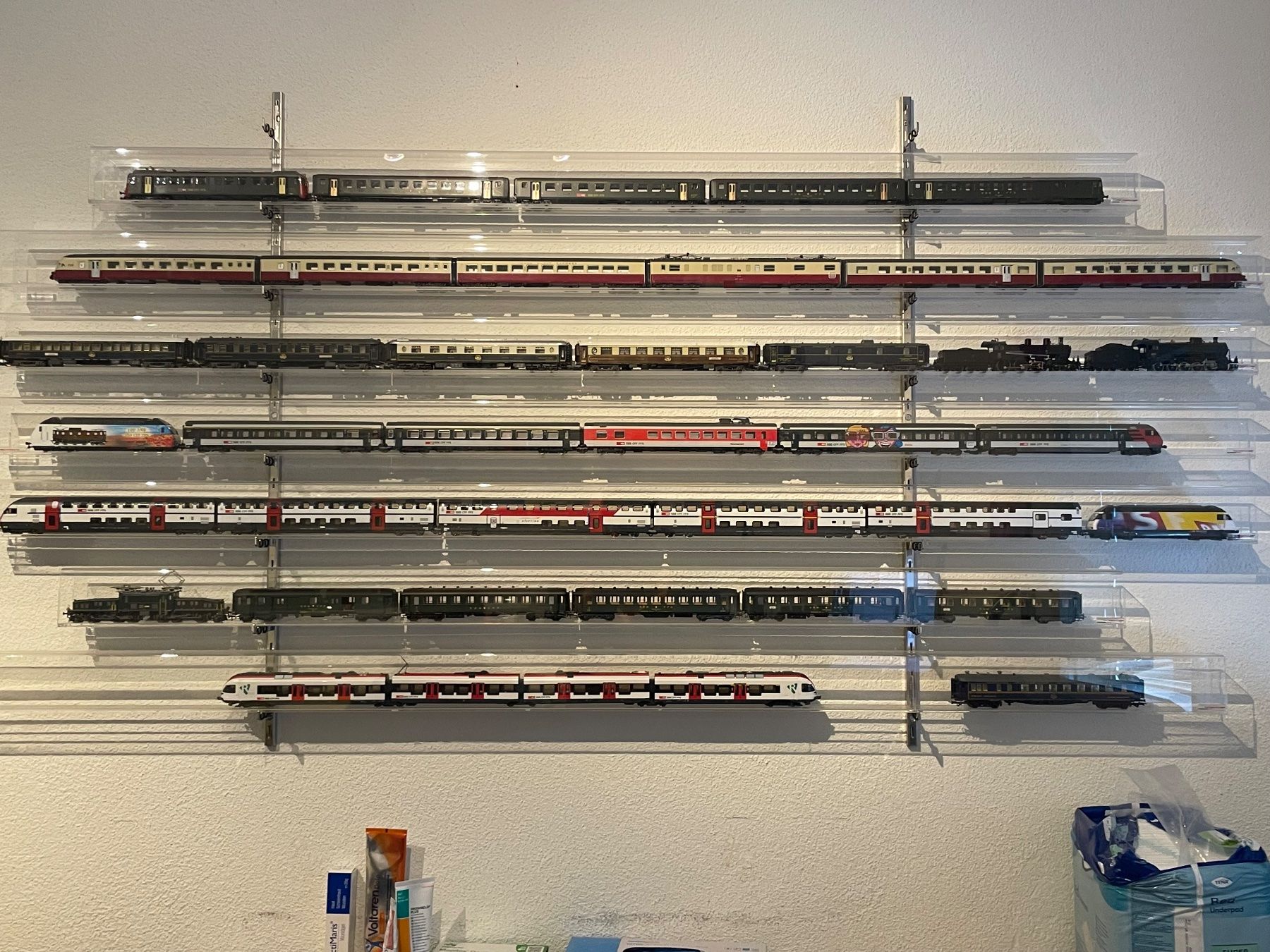 Modellini di ferrovie: Wunderschöne Sammlung mit 41 Lokomotiven – Nuovo (secondo la descrizione) da Uster venduto da ruehan 1
