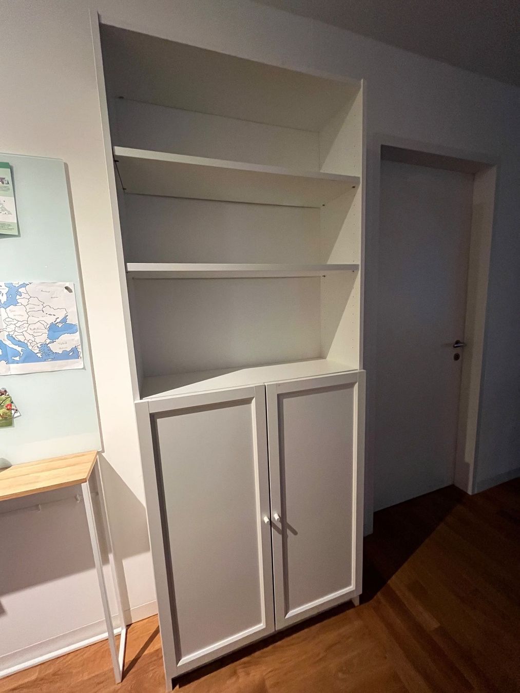 Ikea Scaffali: Ikea Oxberg Regal mit Türen – Usato da Zürich venduto da Triemli21