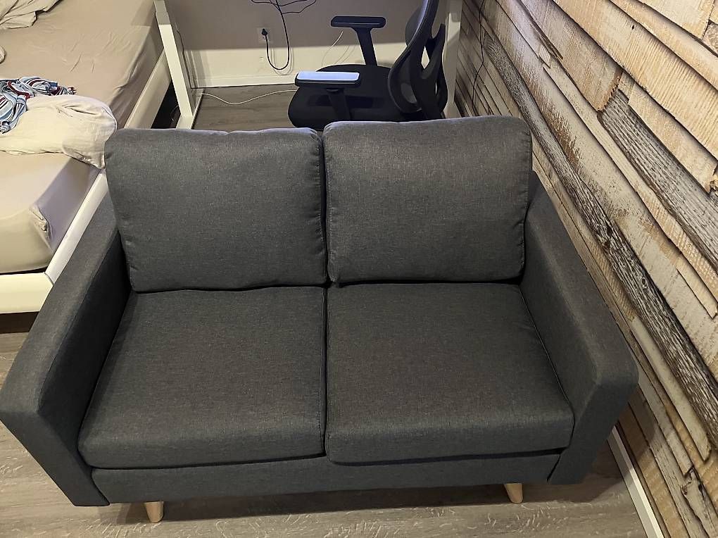 Sofas: Kleines 2-Sitzer Sofa zu verkaufen – Gebraucht aus Graben von kum_75v2 4