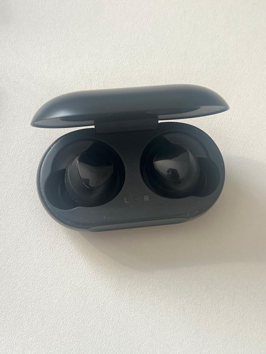 Samsung Cuffie: Samsung Galaxy Buds Bluetooth Kopfhoerer Schwarz mit Ladecas – Nuovo (secondo la descrizione) da Muralto venduto da jac_hkz5 2