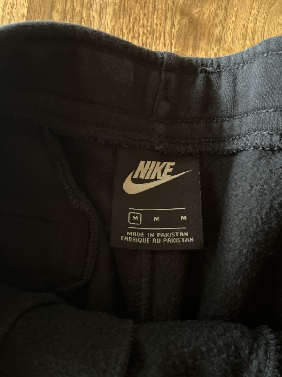 Nike Pantaloni: Nike Trainingshose schwarz – Usato da Belp venduto da jon_y6sj 2