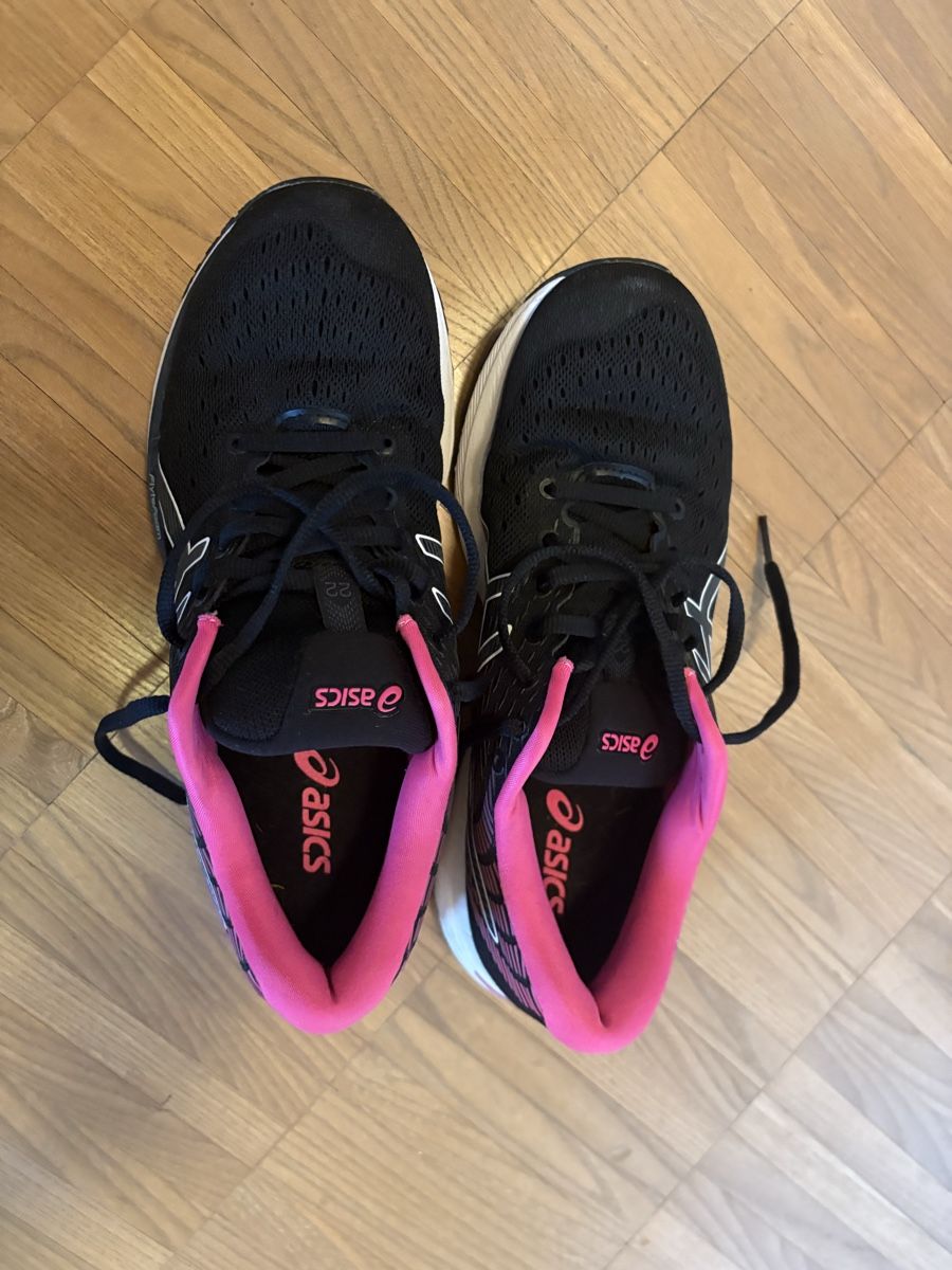 Asics Chaussures femmes: Asics Running Schuhe, Gr. 40.5 – D'occasion à Regensberg par ree_5l7n 2