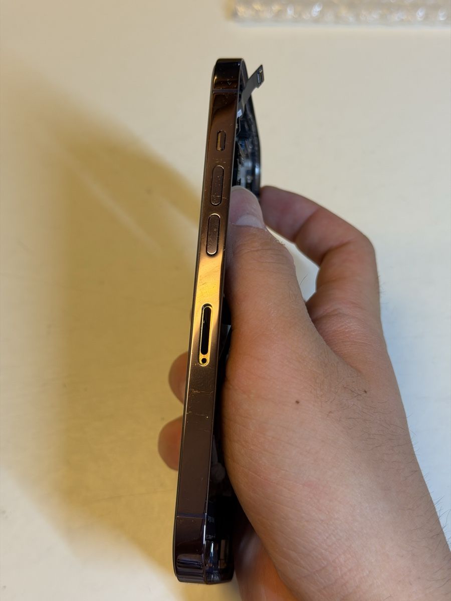 Apple Portables: iPhone 14pro Gehäuse  – Défectueux à Chur par beverlyone 4