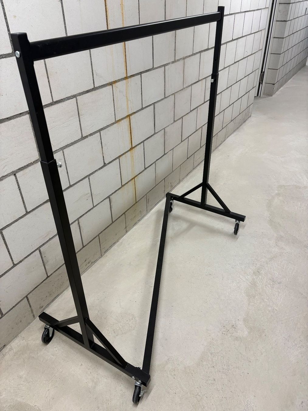Micasa Garderobe: Höhenverstellbare Kleiderstange – Gebraucht aus Aarau von Remito01