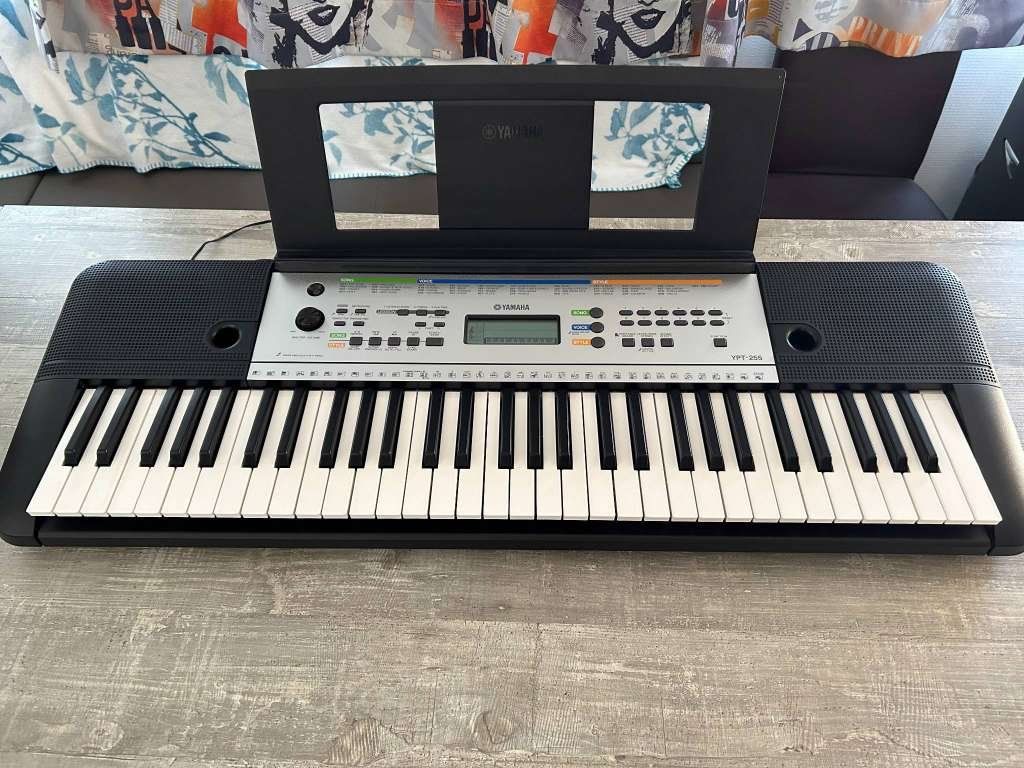 Yamaha Instruments de musique: Piano-Clavier Yamaha – D'occasion à Lausanne par